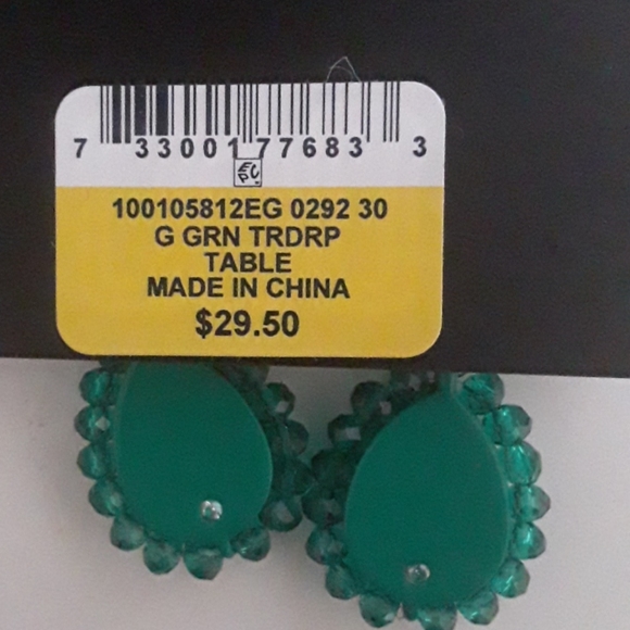 Gorgeous Emerald Green Teardrop Dangle Earrings - Picture 9 of 9